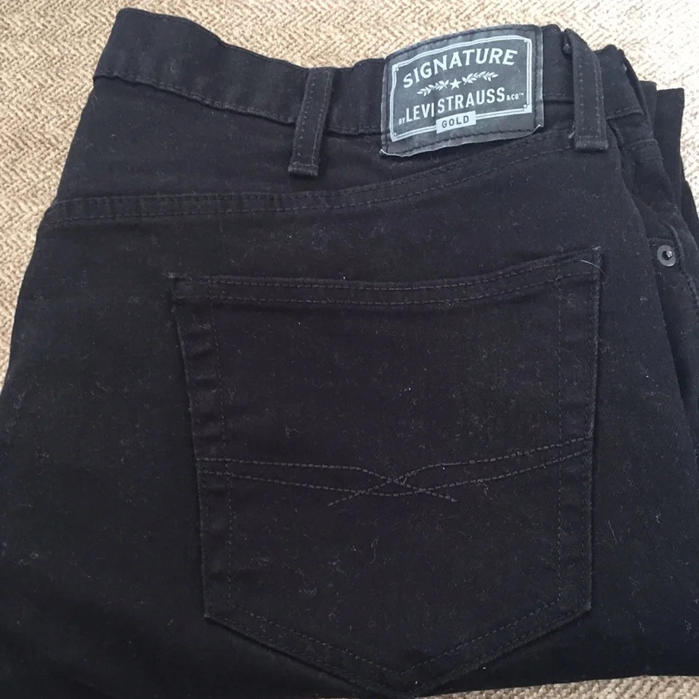 Levi’s - Picture 1 of 3